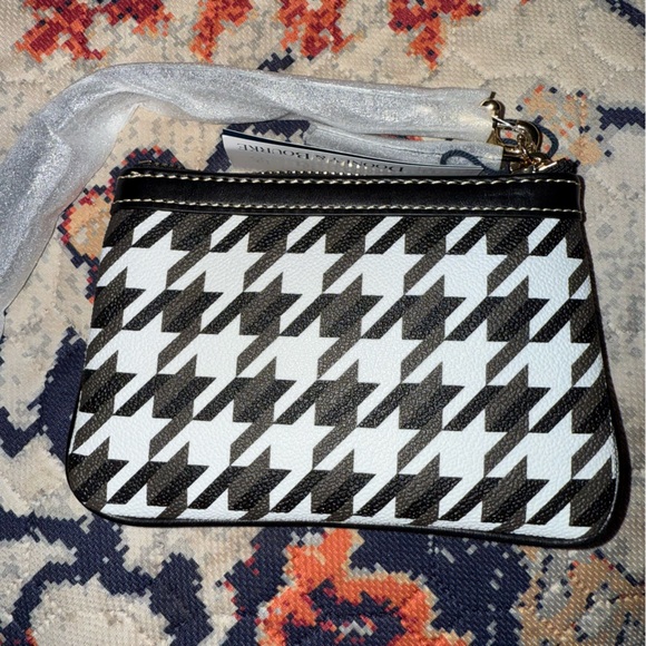 Dooney & Bourke Houndstooth Pattern Wristlet - Picture 2 of 2